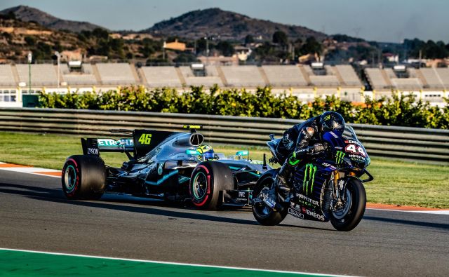 Lewis Hamilton in Valentino Rossi sta zamenjala svoja »jeklena konjička«. FOTO: Monster