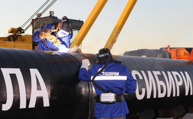 Plinovod Severni tok 2 gradi ruski koncern Gazprom, med nemškimi podjetji sta največja Uniper in Wintershall, ki skrbita za polaganje cevi v Severnem morju. Foto Gazprom