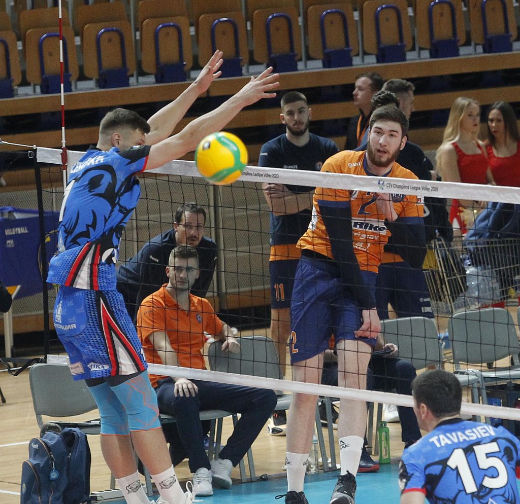 Oranžni zmaji stopili sibirskega snežaka