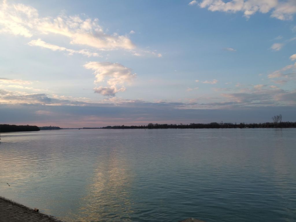 FOTO:Spor Hrvaške in Srbije zaradi meje na Donavi