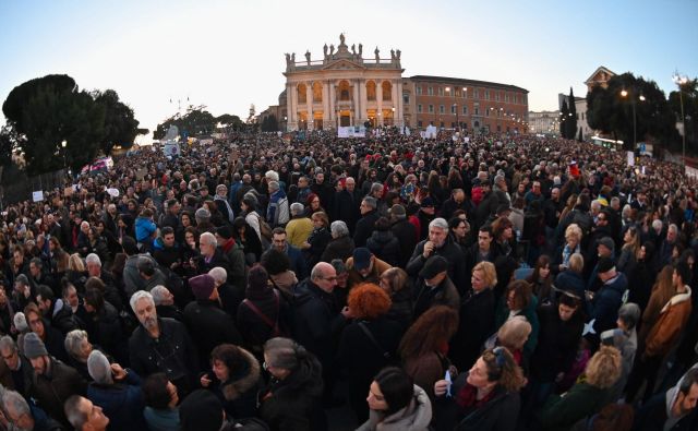 Gibanje sardin se opredeljuje za nestrankarsko, prav tako nima trdne organizacijske strukture ali programa. FOTO: Andreas Solaro/AFP