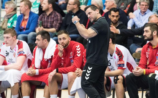 Ljubomir Vranješ je bil v sezoni 2017/18 trener Veszprema, kjer igra tudi Blaž Blagotinšek (levo) FOTO: Reuters