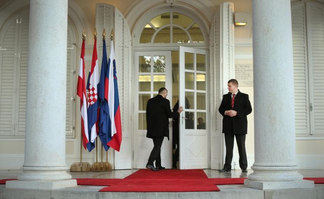 Zadeva Slovenije proti Hrvaški je ena od tistih, v katerih se mednarodno pravo neizogibno prepleta z evropskim. FOTO: Jure Eržen/Delo