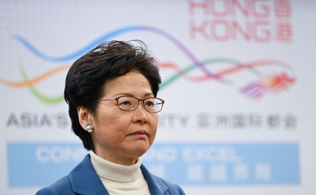 Carrie Lam se je kitajskemu predsedniku zahvalila za »skrb in navodila«, pa tudi za »zaupanje in podporo«, ki ji ju izkazuje. FOTO: AFP