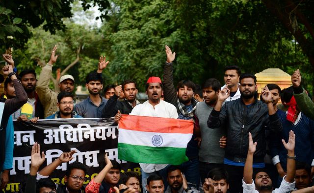 Protesti zoper spremenjeni zakon o državljanstvu so se razširili po študentskih središčih. FOTO: Sanjay Kanojia/AFP