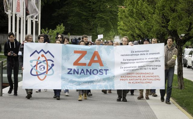 Protest znanstvenikov in znanstvenih delavcev Foto Jože Suhadolnik
