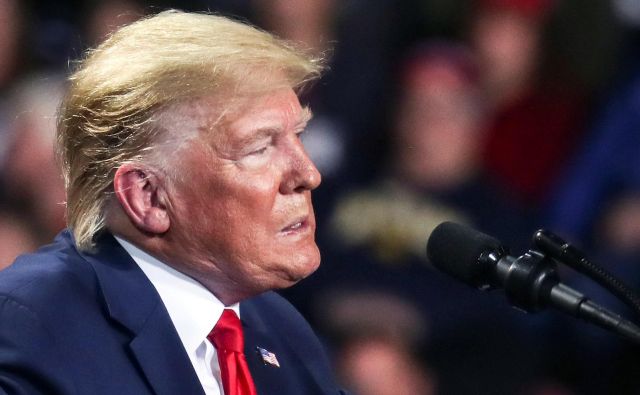 Morda pa je Trump odkril učinkovito orožje proti nasprotnikom? FOTO: Reuters