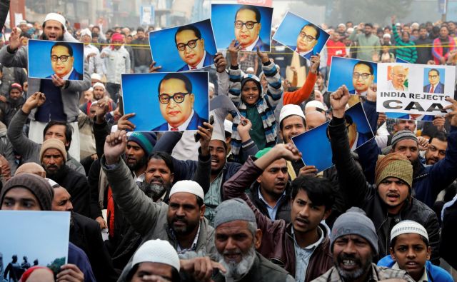 Protesti proti amandmaju zakona o državljanstvu so se razširili po vsej Indiji. FOTO: Reuters