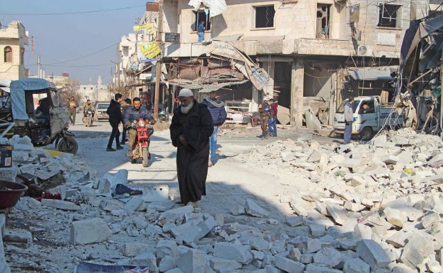 Uničenje v mestu Saraquib (Idlib). FOTO: Ibrahim Yasouf/AFP