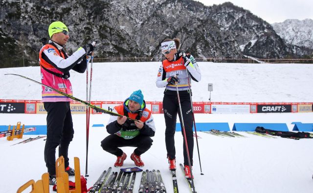 Nejc Brodar (levo), Marko Gracer in Vesna Fabjan so imeli v Planici polne roke dela. FOTO: Matej Družnik/Delo