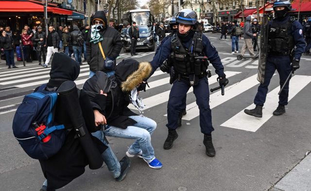 Del Francije se ne tudi med prazniki ne bo pomiril. FOTO Afp