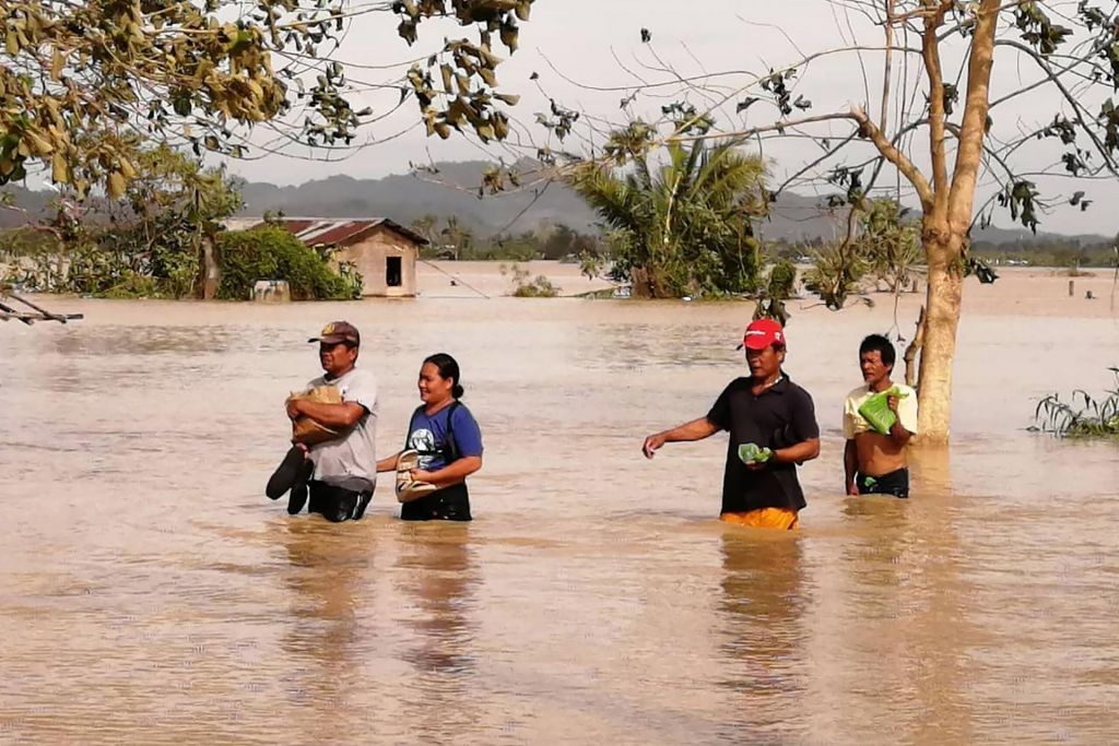 FOTO:Na Filipinih pustošil tajfun, število smrtnih žrtev narašča