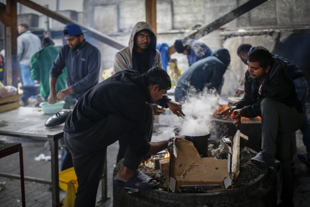 FOTO:Plamen upanja na balkanski migrantski poti