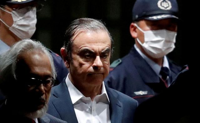 Carlos Ghosn aprila letos na sodišču. FOTO: Issei Kato/Reuters