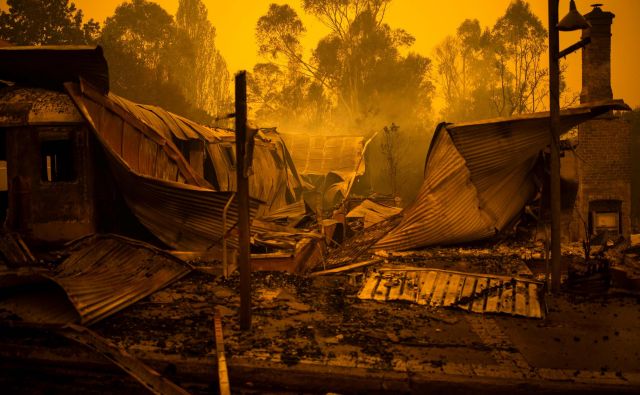 Uničeni so številni domovi. FOTO: Saeed Khan/Afp