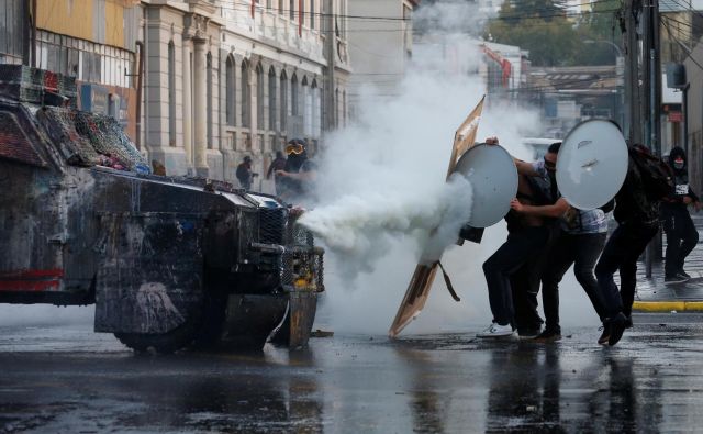 Množičnih protivladnih protestov v Boliviji, Čilu, Ekvadorju in Kolumbiji ne gre označevati za »južnoameriško pomlad«. FOTO: Reuters