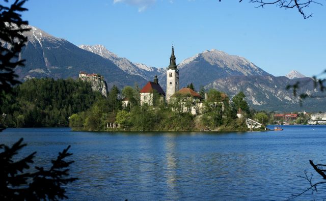 Blejsko jezero je v sezoni morda res preplavljeno s turisti, večina države pa še vedno velja za alternativne turistične cilje. FOTO: Uroš Hočevar