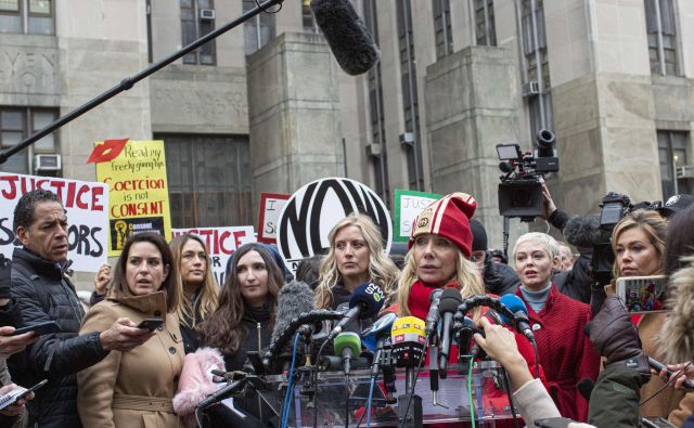 Na newyorškem sodišču se je začelo sojenje zoper Harveya Weinsteina. FOTO: Reuters