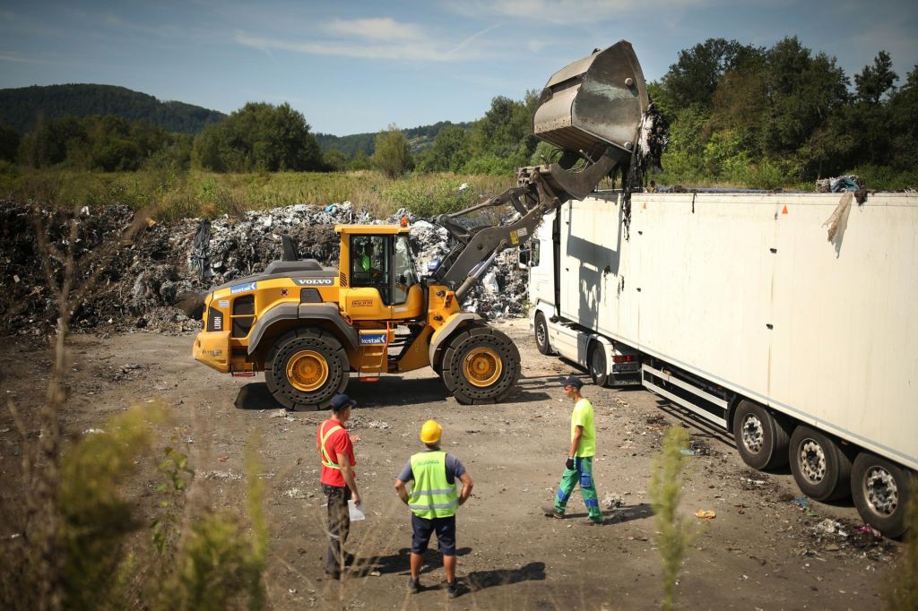 Na pogorišču Ekosistemov kljub »uspešni sanaciji« še 2000 ton odpadkov