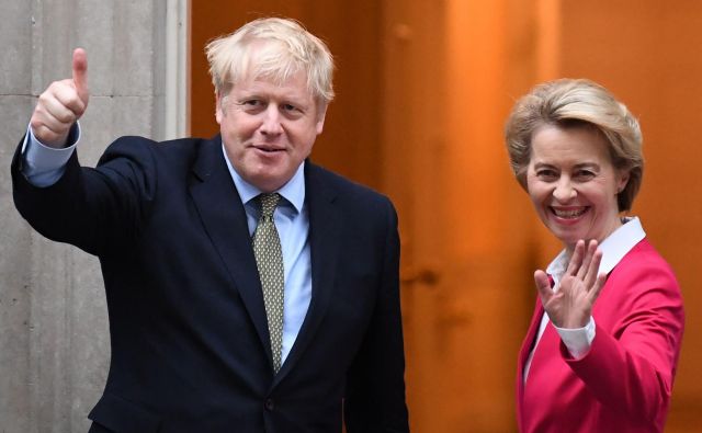 Britanski premier Boris Johnson in njegova gostja, predsednica evropske komisije Ursula von der Leyen, med srečanjem v Londonu odprtim vprašanjem in dilemam zagotovo nista prišla do dna. Foto Afp