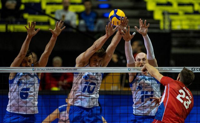 Mitja Gasparini, Sašo Štalekar in Žiga Štern so ustavili tudi Čehe. FOTO: AFP