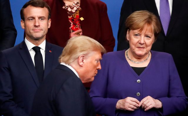 Francoski predsednik Emmanuel Macron, nemška kanclerka Angela Merkel in ameriški predsednik Donald Trump med lanskim vrhom Nata v Londonu. Foto Christian Hartmann/Afp