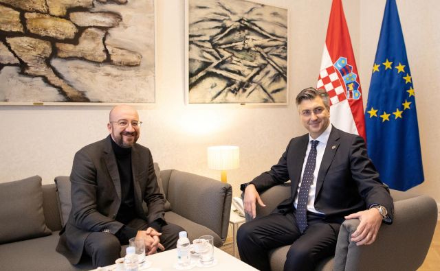 Na začetku predsedovanja EU sta se v Zagrebu srečala predsednik sveta EU Charles Michel in hrvaški premier Andrej Plenković. FOTO: Reuters