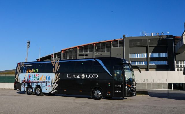 Prva ekipa Udineseja se bo na gostovanja po Italiji vozila s tehnološko dovršenim avtobusom Setra.<br />
Foto Nomago