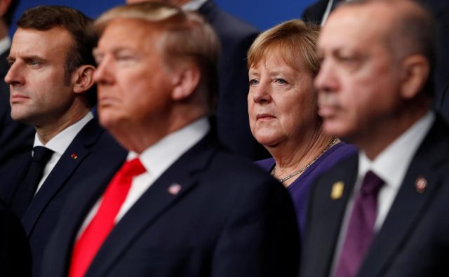 Francoski predsednik Emmanuel Macron, ameriški predsednik Donald Trump in nemška kanclerka Angela Merkel med nedavnim vrhom zveze Nato v Londonu. Foto: Peter Nicholls/Reuters