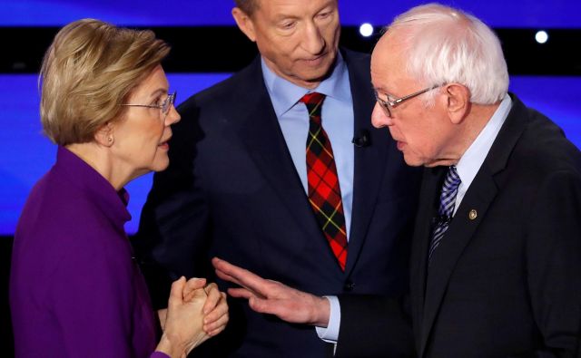 Sedmo televizijsko soočenje demokratskih predsedniških kandidatov je minilo v znamenju boja med Berniejem Sandersom in Elizabeth Warren. FOTO: Shannon Stapleton/Reuters