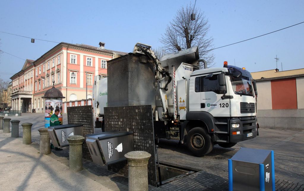 Manj smetnjakov, več zbiranja od vrat do vrat