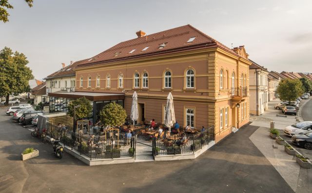 Zunanjost objekta so investitorji obnovili po smernicah zavoda za varstvo kulturne dediščine. Fotografije arhiv Vile Pohorje