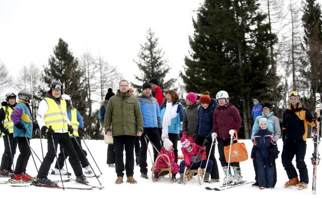 Dan na snegu je sovpadel s stoletnico organiziranega delovanja slepih in slabovidnih v Sloveniji. FOTO: Roman Šipić/Delo