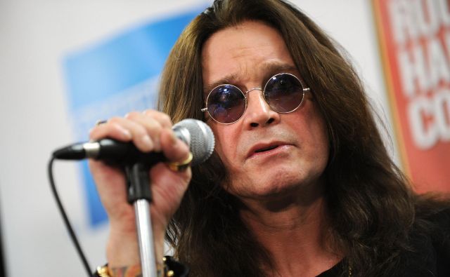 Ozzy Osbourne upa, da bo kmalu lahko spet stal na odru. FOTO: Bryan Bedder/AFP