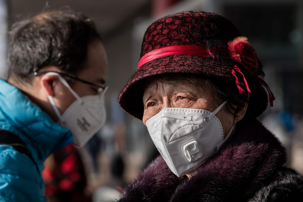 Kitajski koronavirus lahko mutira, odkrili so ga tudi v Hongkongu