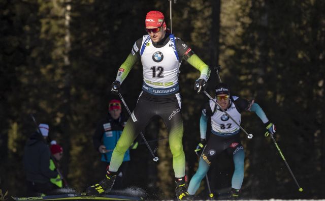 Jakov Fak se je odločno lotil pokljuške tekme na 20 km, vrhunsko uvrstitev pa mu je odnesla ena napaka na strelišču. FOTO: Matej Družnik/Delo