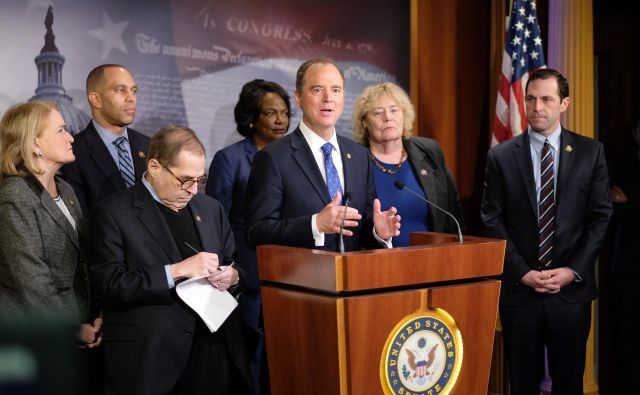 Demokratski tožilci republikanskega predsednika Sylvia Garcia, Hakeem Jeffries, Jerry Nadler, Val Demings, Adam Schiff, Zoe Lofgren in Jason Crow. Foto Alex Wroblewski Afp