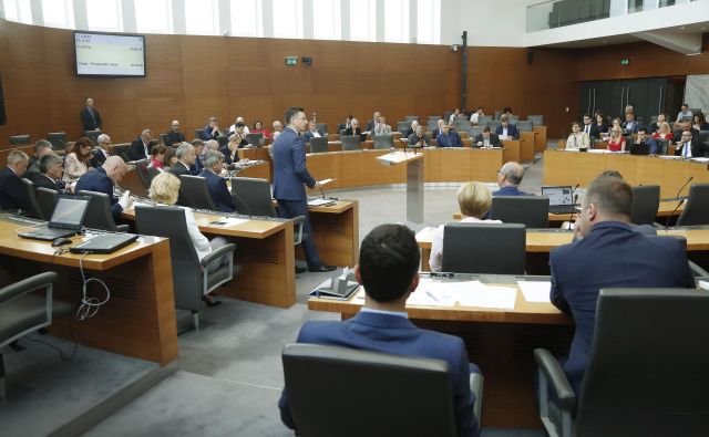 Da za stroške kampanje prispevajo tudi kandidati, je običajna praksa v političnih strankah, a je znesek redko določen. FOTO: Leon Vidic/Delo