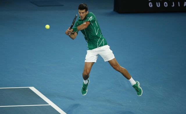 Novak Đoković je v slabih treh urah premagal Kanadčana črnogorskega rodu Miloša Raonića. FOTO: Reuters