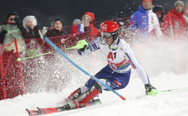 Štefan Hadalin je zmajeval z glavo tudi po svojem nastopu, polnem napak, na slalomu v Schladmingu. FOTO: AFP