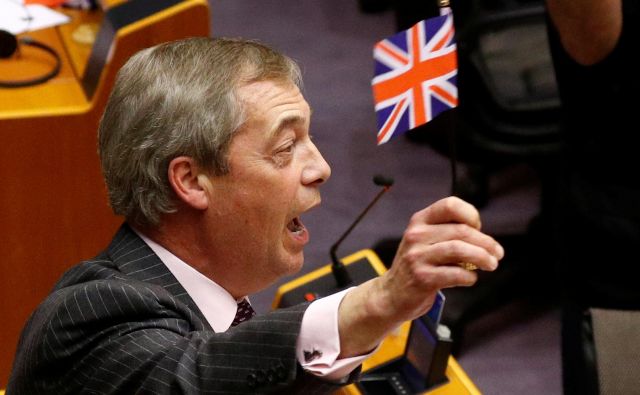 Nigel Farage se po več kot 20 letih poslavlja od evropskega parlamenta. FOTO: Francois Lenoir/Reuters