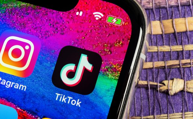 Tiktok je družbeno omrežje, kjer kraljujejo videoposnetki. Trenutno je to najhitreje rastoče družbeno omrežje. FOTO: Shutterstock 