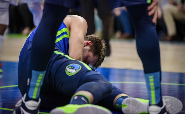 Luka Dončić je moral zaradi poškodbe gležnja počivati že decembra. FOTO: USA Today Sports