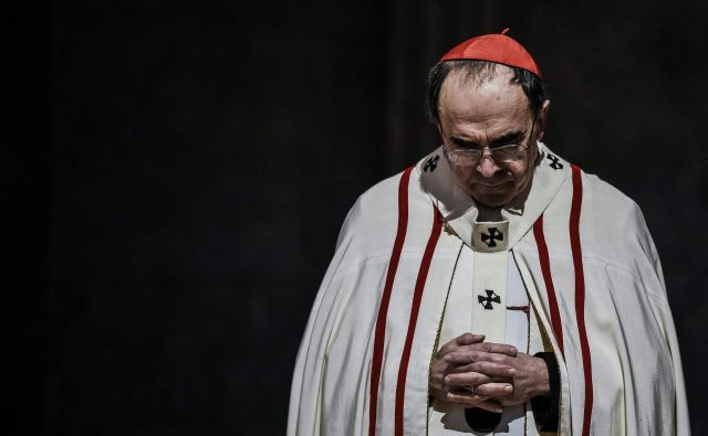 Francoski kardinal Philippe Barbarin je deset dni po obsodbi papežu ponudil odstop, a ga ta ni sprejel. FOTO: Jeff Pachoud/ Afp