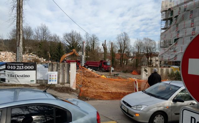 Tam, kjer je stala Habjanova vila, bodo zgradili prestižna stanovanja. FOTO: Aleš Stergar/Delo