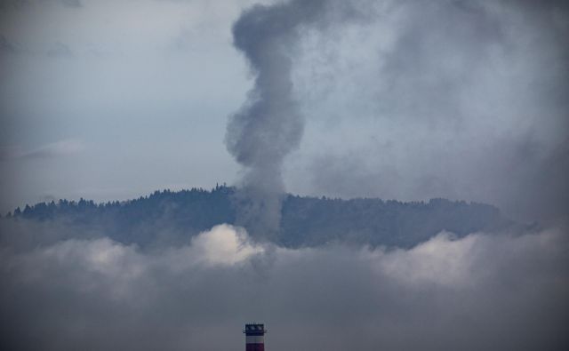 Na podlagi meritev vrednosti onesnaženosti zraka z delci PM10 in PM2,5 se je zrak izboljšal v Ljubljani, ne pa tudi drugod po državi. FOTO: Voranc Vogel