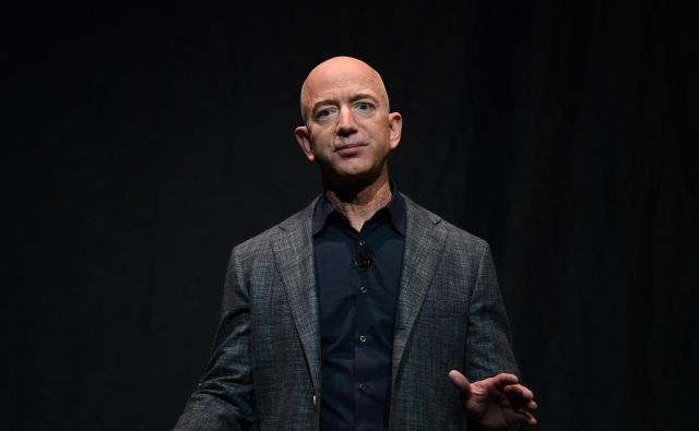 Founder, Chairman, CEO and President of Amazon Jeff Bezos speaks during an event about Blue Origin&#39;s space exploration plans in Washington, U.S., May 9, 2019. REUTERS/Clodagh Kilcoyne Foto Clodagh Kilcoyne Reuters