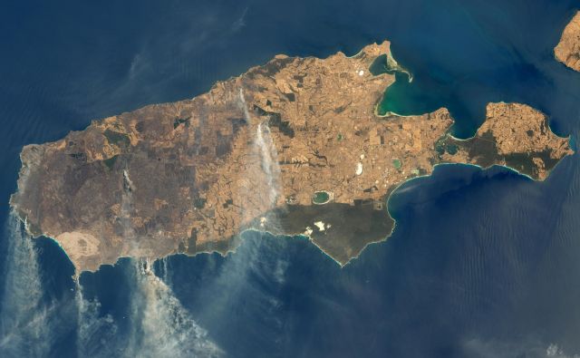 Kengurujski otok 9. januarja letos. FOTO: Nasa Earth Observatory