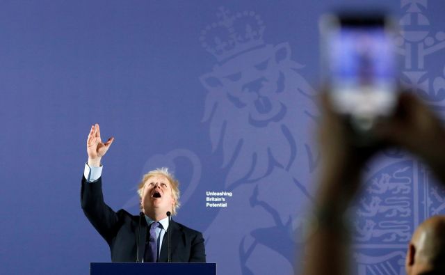 Boris Johnson med govorom na kraljevem mornariškem kolidžu v londonskem Greenwichu. FOTO: Frank Augstein/AFP