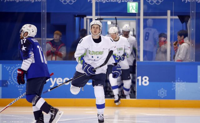 Žiga Jeglič skupaj s soigralci lovi tretji nastop slovenske hokejske reprezentance na olimpijskih igrah. Foto Matej Družnik